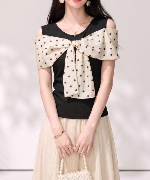 LUCPY(ラクピー)の「ドットリボンオフショルダートップス(その他トップス・レディース・ホワイト・X-LARGE/LARGE/MEDIUM/SMALL)」の5枚目の写真