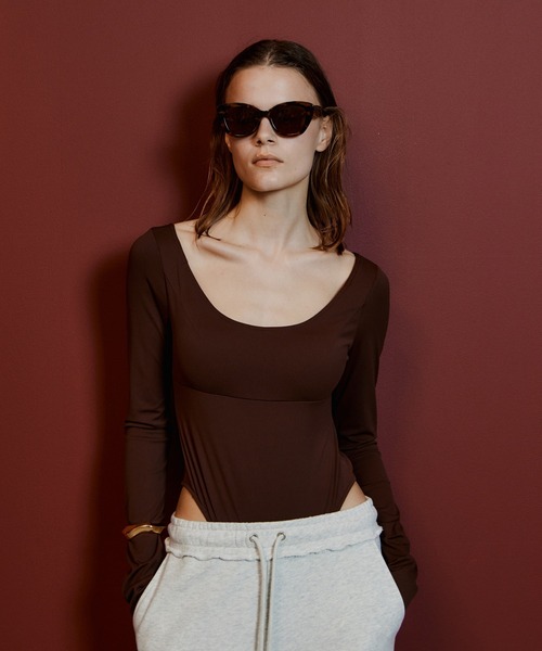 MAISON SPECIAL(メゾンスペシャル)の「Open-Neck Bodysuit/オープンネックボディスーツ(Tシャツ/カットソー・レディース・ブラック/ブラウン/パープル・FREE)」の4枚目の写真
