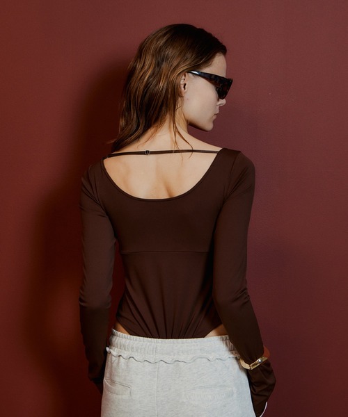 MAISON SPECIAL(メゾンスペシャル)の「Open-Neck Bodysuit/オープンネックボディスーツ(Tシャツ/カットソー・レディース・ブラック/ブラウン/パープル・FREE)」の5枚目の写真