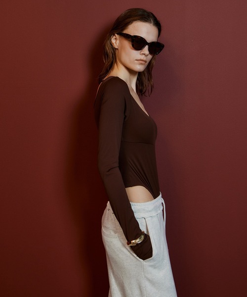 MAISON SPECIAL(メゾンスペシャル)の「Open-Neck Bodysuit/オープンネックボディスーツ(Tシャツ/カットソー・レディース・ブラック/ブラウン/パープル・FREE)」の6枚目の写真