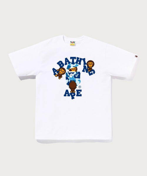 A BATHING APE(アベイシングエイプ)の「ABC CAMO COLLEGE MILO TEE(Tシャツ/カットソー・メンズ・ホワイト×グリーン/ブラック×ピンク/ブラック×ブルー/ホワイト×ブルー/ホワイト×ピンク/ブラック×グリーン・XX-LARGE/LARGE/MEDIUM/SMALL/X-LARGE/XXX-LARGE)」の1枚目の写真
