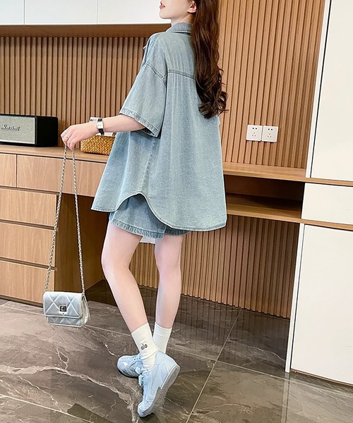 Girly Doll(ガーリードール)の「【セットアップ】オーバーサイズ半袖デニムシャツ&ショートパンツ(セットアップ・レディース・ライトブルー・L/M)」の5枚目の写真