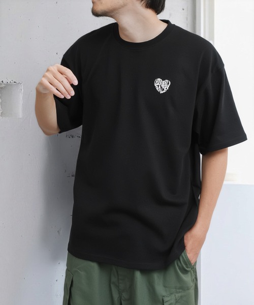 NILWAY(ニルウェイ)の「左胸ハート刺繍 2タイプ ショートスリーブ Tシャツ(Tシャツ/カットソー・メンズ・ホワイト系その他2/ブラック系その他/ブラック×ホワイト/ホワイト×ブルー/ホワイト系その他/ホワイト×レッド・LARGE/MEDIUM)」の1枚目の写真