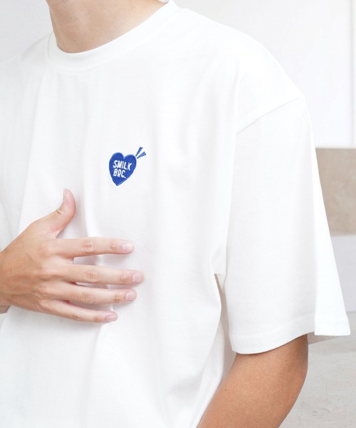NILWAY(ニルウェイ)の「左胸ハート刺繍 2タイプ ショートスリーブ Tシャツ(Tシャツ/カットソー・メンズ・ホワイト系その他2/ブラック系その他/ブラック×ホワイト/ホワイト×ブルー/ホワイト系その他/ホワイト×レッド・LARGE/MEDIUM)」の4枚目の写真