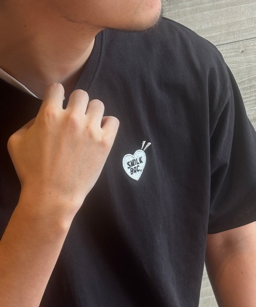 NILWAY(ニルウェイ)の「左胸ハート刺繍 2タイプ ショートスリーブ Tシャツ(Tシャツ/カットソー・メンズ・ホワイト系その他2/ブラック系その他/ブラック×ホワイト/ホワイト×ブルー/ホワイト系その他/ホワイト×レッド・LARGE/MEDIUM)」の7枚目の写真