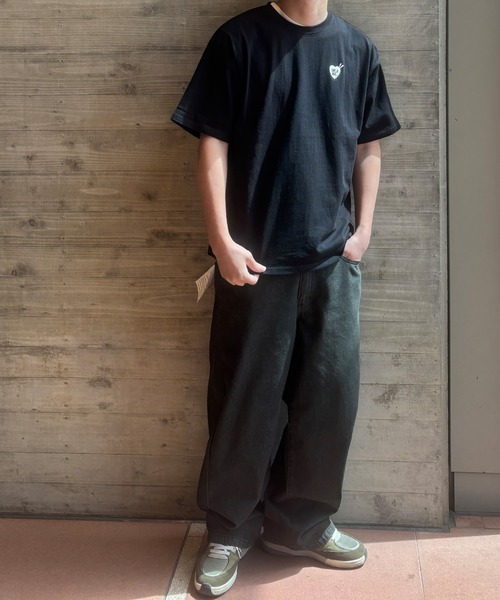 NILWAY(ニルウェイ)の「左胸ハート刺繍 2タイプ ショートスリーブ Tシャツ(Tシャツ/カットソー・メンズ・ホワイト系その他2/ブラック系その他/ブラック×ホワイト/ホワイト×ブルー/ホワイト系その他/ホワイト×レッド・LARGE/MEDIUM)」の9枚目の写真