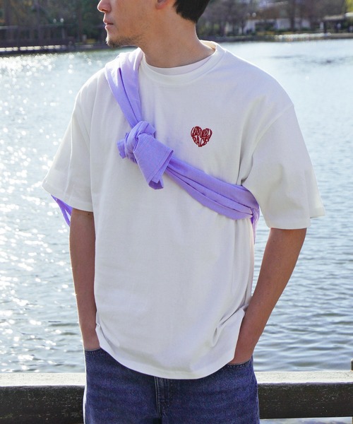 NILWAY(ニルウェイ)の「左胸ハート刺繍 2タイプ ショートスリーブ Tシャツ(Tシャツ/カットソー・メンズ・ホワイト系その他2/ブラック系その他/ブラック×ホワイト/ホワイト×ブルー/ホワイト系その他/ホワイト×レッド・LARGE/MEDIUM)」の20枚目の写真