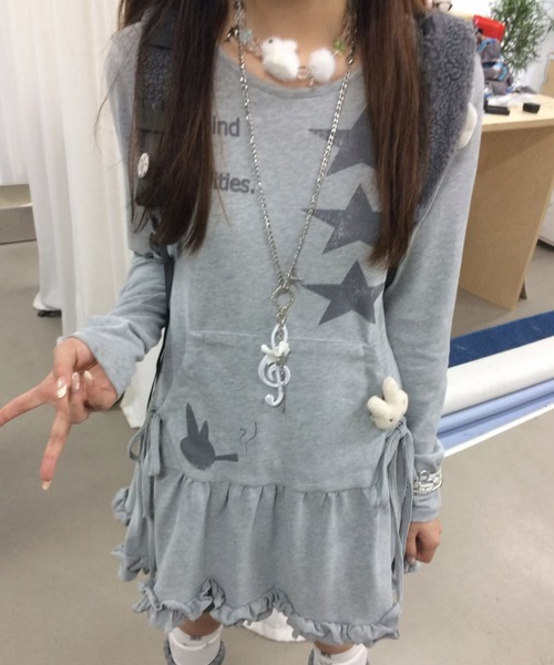 SHERU(シェル)の「サイドリボン フリル切替スタープリントチュニック ロンT ワンピ(ワンピース・レディース・グレー・M)」の7枚目の写真