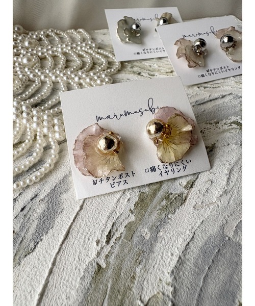 tone(トーン)の「【marumusubi】flowery.viola lineピアス(MA)(ピアス(両耳用)・レディース・ブルー/ピンク/ホワイト・FREE)」の3枚目の写真