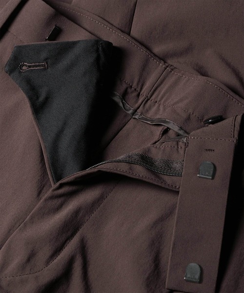 Paul Smith(ポールスミス)の「パフォーマンスストレッチ タックトラウザーズ / 263173 WTVTR03(スラックス・メンズ・ダークブラウン/ブラック・LARGE/MEDIUM/X-LARGE/SMALL/XX-LARGE)」の4枚目の写真