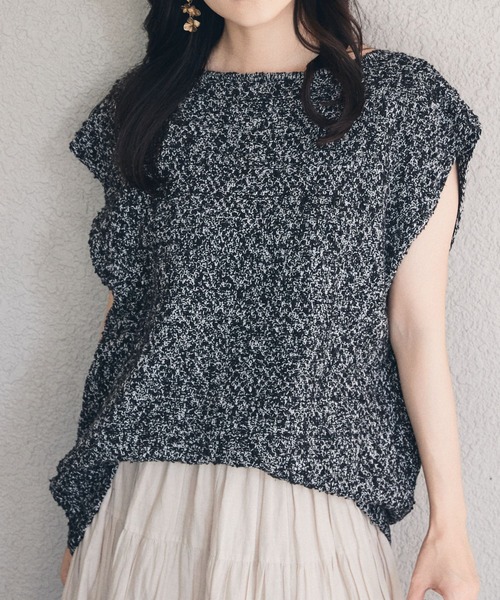 Human 2nd Occasion(ヒューマンセカンドオケージョン)の「ブークレ風深Uネック ニット ベスト(ニット/セーター・レディース・ブラック/グレー・FREE)」の8枚目の写真