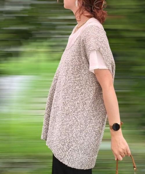 Human 2nd Occasion(ヒューマンセカンドオケージョン)の「ブークレ風深Uネック ニット ベスト(ニット/セーター・レディース・ブラック/グレー・FREE)」の5枚目の写真