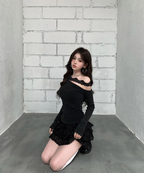 VEILA（ヴェイラ）の「レースストラップ アシンメトリーオフショルダーニットトップス（ニット/セーター・レディース・グレー/ブラック・フリー）」の11枚目の写真