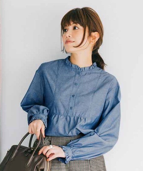 Live in comfort（リブインコンフォート）の「リブ　イン　コンフォート　ちら見せがかわいい　一枚でも着映える端フリルブラウス（シャツ/ブラウス・レディース・チャコール/ホワイト/ネイビー系・S/M/L/LL/3L）」の3枚目の写真