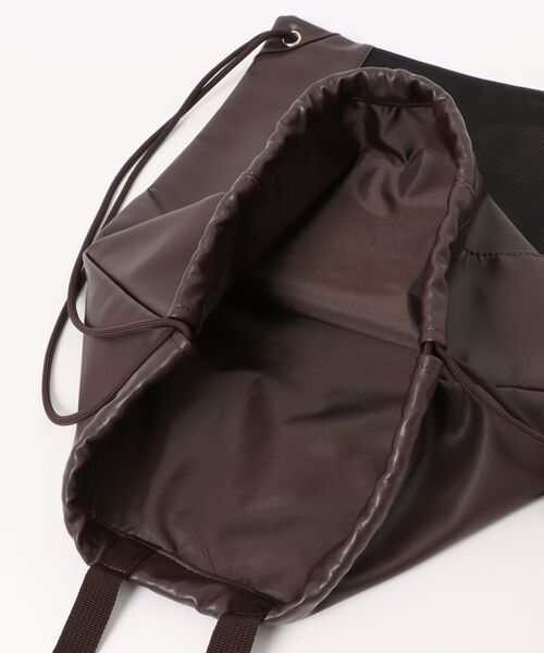 Dickies(ディッキーズ)の「【Dickies/ディッキーズ】ICON LOGO KNAPSACK / シンセティックレザー ナップサック(バックパック/リュック・メンズ・ブラック/ブラウン・FREE)」の11枚目の写真