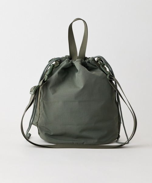 WILD THINGS(ワイルドシングス)の「ショルダーとハンドバッグの2WAY【WILD THINGS】SQUEEZE SHOULDER リップストップナイロン 巾着ショルダーバッグ(ショルダーバッグ・レディース・ブラック/ベージュ/カーキ・ONE SIZE)」の6枚目の写真