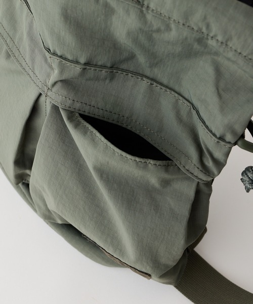 WILD THINGS(ワイルドシングス)の「ショルダーとハンドバッグの2WAY【WILD THINGS】SQUEEZE SHOULDER リップストップナイロン 巾着ショルダーバッグ(ショルダーバッグ・レディース・ブラック/ベージュ/カーキ・ONE SIZE)」の14枚目の写真