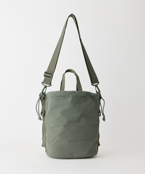 WILD THINGS(ワイルドシングス)の「ショルダーとハンドバッグの2WAY【WILD THINGS】SQUEEZE SHOULDER リップストップナイロン 巾着ショルダーバッグ(ショルダーバッグ・レディース・ブラック/ベージュ/カーキ・ONE SIZE)」の9枚目の写真