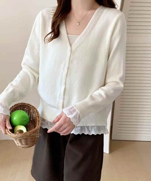Ritzy（リッツィー）の「裾＆袖フリル切り替え Vネックニットカーディガン（カーディガン/ボレロ・レディース・ラベンダー/グレー/ホワイト/イエロー/レッド/ブラック・FREE）」の2枚目の写真