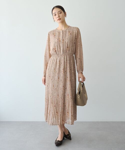 YECCA VECCA(イェッカヴェッカ)の「ヴィンテージフラワー柄プリーツワンピース(ワンピース・レディース・ブラック/ベージュ・FREE)」の14枚目の写真