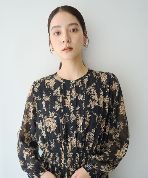YECCA VECCA(イェッカヴェッカ)の「ヴィンテージフラワー柄プリーツワンピース(ワンピース・レディース・ブラック/ベージュ・FREE)」の11枚目の写真