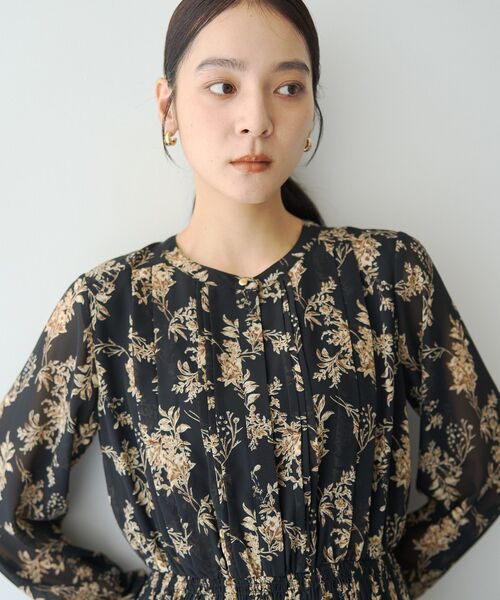 YECCA VECCA(イェッカヴェッカ)の「ヴィンテージフラワー柄プリーツワンピース(ワンピース・レディース・ブラック/ベージュ・FREE)」の12枚目の写真