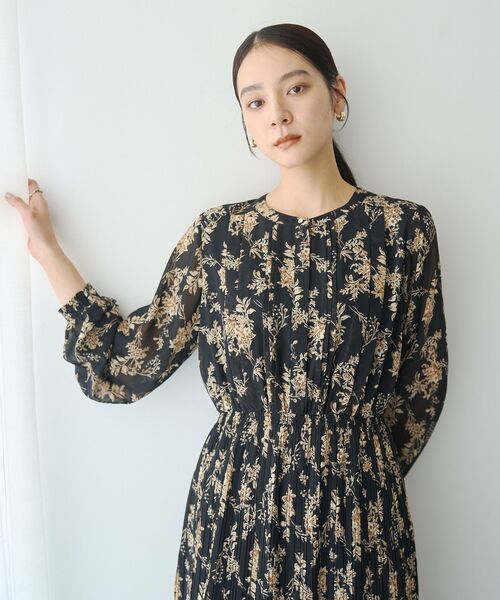 YECCA VECCA(イェッカヴェッカ)の「ヴィンテージフラワー柄プリーツワンピース(ワンピース・レディース・ブラック/ベージュ・FREE)」の13枚目の写真
