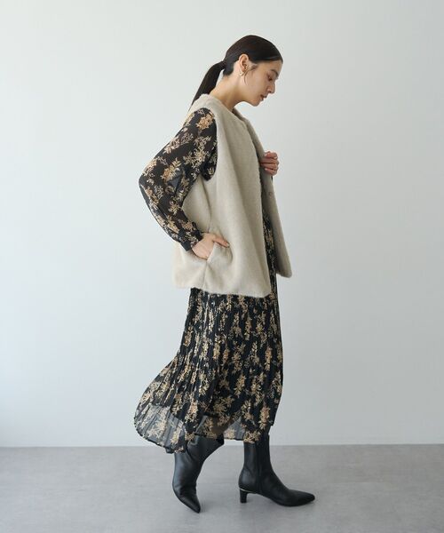 YECCA VECCA(イェッカヴェッカ)の「ヴィンテージフラワー柄プリーツワンピース(ワンピース・レディース・ブラック/ベージュ・FREE)」の10枚目の写真