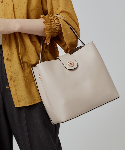 grove(グローブ)の「【人間工学】ベルトオコシダブルショルダー(ショルダーバッグ・レディース・ブラウン系8/ワイン系2/ブラック/モスグリーン系7/ライトグレー/ブラウン系その他・00)」の1枚目の写真