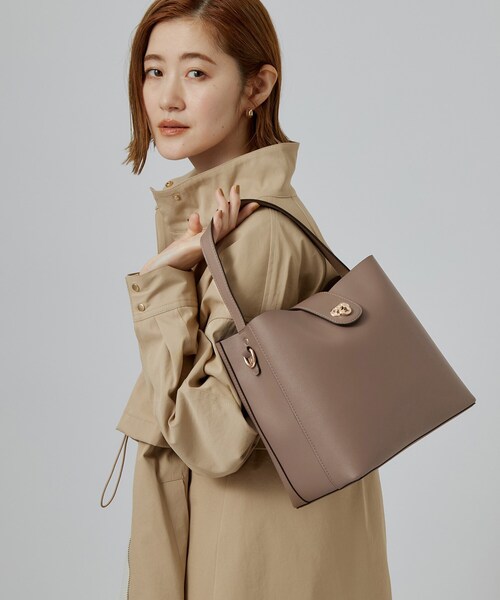 grove(グローブ)の「【人間工学】ベルトオコシダブルショルダー(ショルダーバッグ・レディース・ブラウン系8/ワイン系2/ブラック/モスグリーン系7/ライトグレー/ブラウン系その他・00)」の12枚目の写真