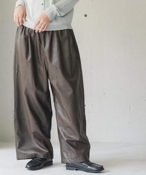 mili an deni（ミリアンデニ）の「フェイクレザーコクーンパンツ（その他パンツ・レディース・ブラウン/ブラック・M）」の9枚目の写真
