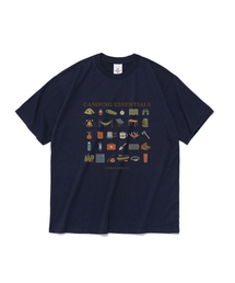 キャンピングギアリストグラフィック半袖Tシャツ（ネイビー）