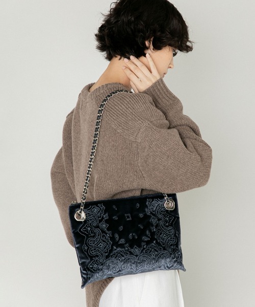LE VERNIS(ル・ベルニ)の「LE VERNIS(ル・ベルニ)Eyelet 2way bag(ショルダーバッグ・レディース・ブラック/ネイビー・FREE)」の4枚目の写真