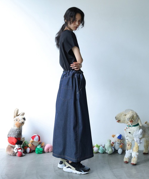 BEDSIDEDRAMA（ベットサイドドラマ）の「WRAP JEANS APRON（スカート・レディース・インディゴブルー/ブラック・1）」の5枚目の写真