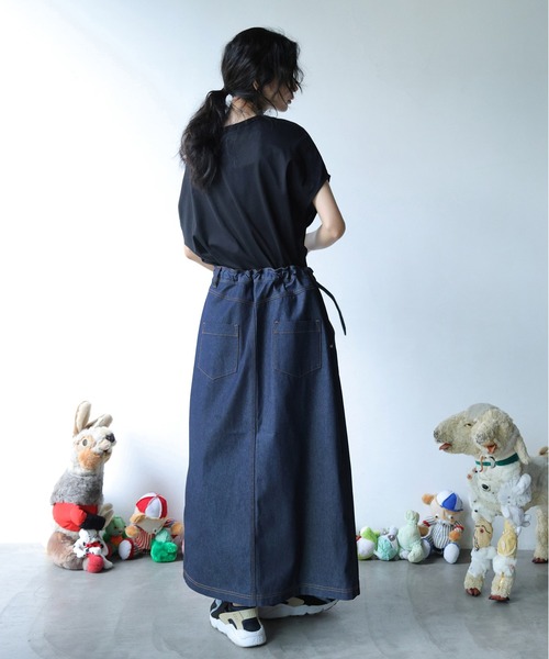 BEDSIDEDRAMA（ベットサイドドラマ）の「WRAP JEANS APRON（スカート・レディース・インディゴブルー/ブラック・1）」の6枚目の写真