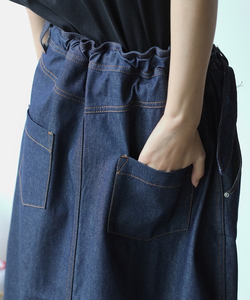 BEDSIDEDRAMA（ベットサイドドラマ）の「WRAP JEANS APRON（スカート・レディース・インディゴブルー/ブラック・1）」の7枚目の写真