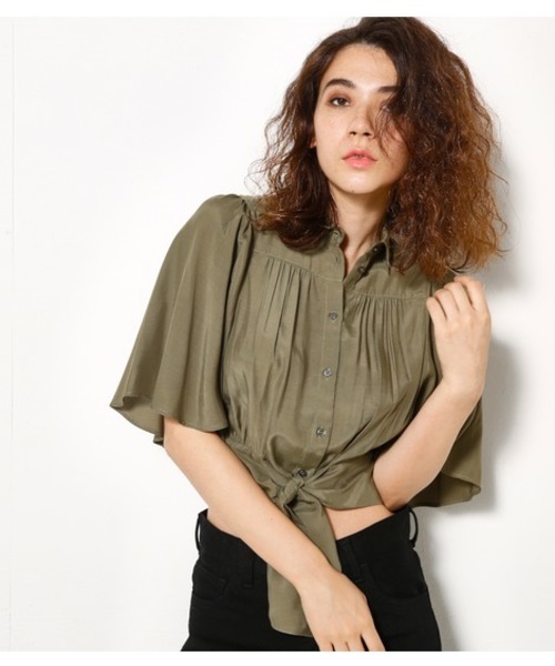 SLY（スライ）の「FLARE SLEEVE CROPPED SH（シャツ/ブラウス・レディース・カーキ/ホワイト/ブラック・1/2）」の3枚目の写真
