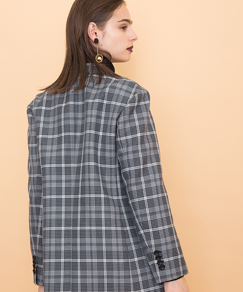 UNITED TOKYO（ユナイテッドトウキョウ）の「バレンシアダブルブレストジャケット（テーラードジャケット・レディース・ネイビー/マルチ・1）」の18枚目の写真