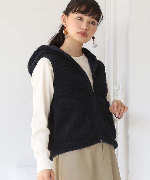 coen（コーエン）の「フーデッドボアベスト（その他アウター・レディース・ベージュ/ネイビー・MEDIUM/LARGE）」の2枚目の写真