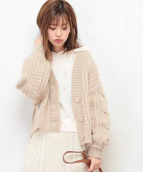 natural couture(ナチュラルクチュール)の「ふんわりショートケーブルカーディガン(カーディガン/ボレロ・レディース・ベージュ/ピンク/オフホワイト/ブラック・FREE)」の13枚目の写真