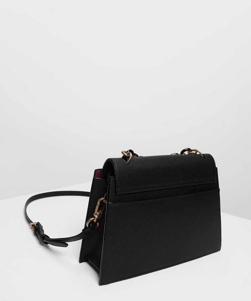 CHARLES & KEITH（チャールズ & キース）の「チェーンハンドルハンドバッグ / Chain Handle Handbag（ハンドバッグ・レディース・ブラック/プラム・M）」の5枚目の写真
