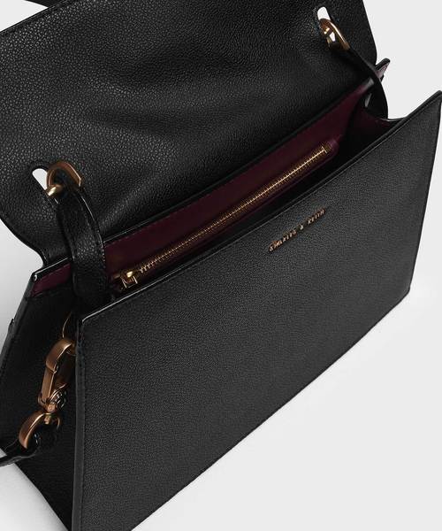 CHARLES & KEITH（チャールズ & キース）の「チェーンハンドルハンドバッグ / Chain Handle Handbag（ハンドバッグ・レディース・ブラック/プラム・M）」の6枚目の写真