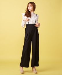 ドビードットブラウス×サスペンダー付パンツ