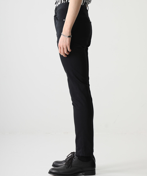 STUDIOUS（ステュディオス）の「【STUDIOUS】ハイパワーストレッチサテンスキニー（デニムパンツ・メンズ・ブルー/ブラック・3/1/2）」の4枚目の写真