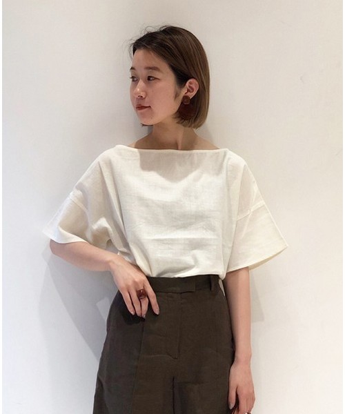 TODAYFUL(トゥデイフル)の「ボートネックリネンブラウス(シャツ/ブラウス・レディース・ベージュ/オフホワイト・FREE)」の4枚目の写真