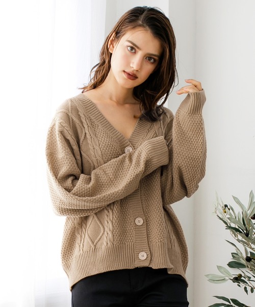 Julia Boutique(ジュリアブティック)の「ケーブル編みVネックニットカーディガン/510478(カーディガン)」|ベージュ