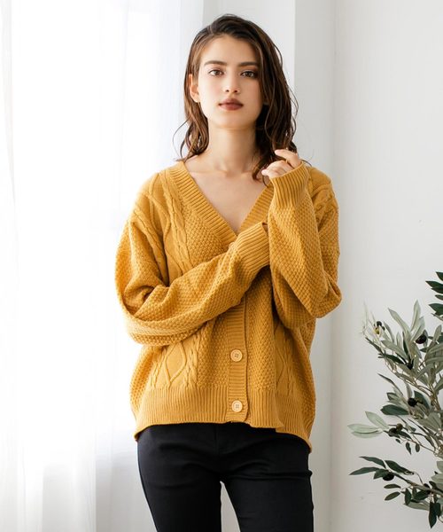 Julia Boutique(ジュリアブティック)の「ケーブル編みVネックニットカーディガン/510478(カーディガン)」|イエロー