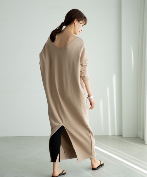 marjour（マージュール）の「2WAY SLIT SWEAT ONEPIECE（ワンピース・レディース・ベージュ/アイボリー・MEDIUM/LARGE）」の10枚目の写真