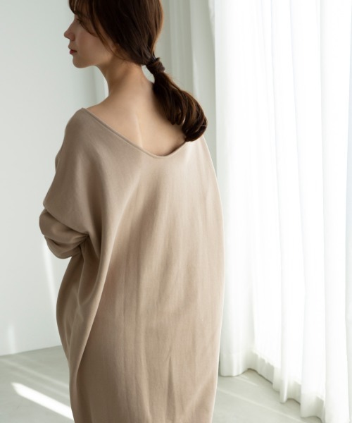 marjour（マージュール）の「2WAY SLIT SWEAT ONEPIECE（ワンピース・レディース・ベージュ/アイボリー・MEDIUM/LARGE）」の3枚目の写真