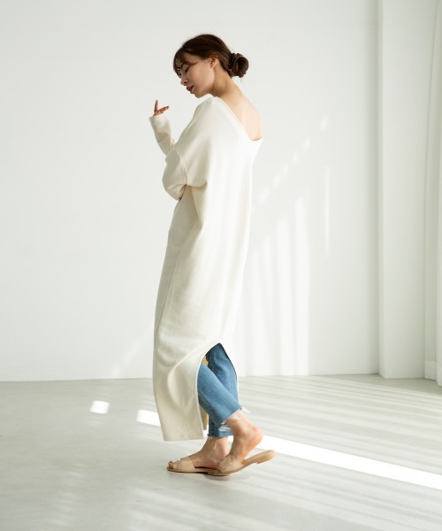 marjour（マージュール）の「2WAY SLIT SWEAT ONEPIECE（ワンピース・レディース・ベージュ/アイボリー・MEDIUM/LARGE）」の15枚目の写真